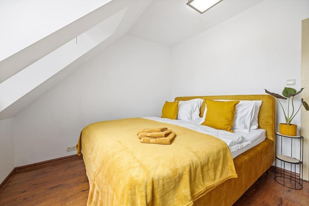V Centre S Vyhladom Na Hrad, Ranajkami A Parkovanim Apartment *